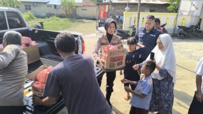 Polsek Tanjung Morawa Salurkan Sembako untuk Warga Terdampak Banjir