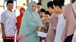 Bupati Riyanto Pamungkas Serahkan Bantuan di Masjid At Taqwa Gunung Raya